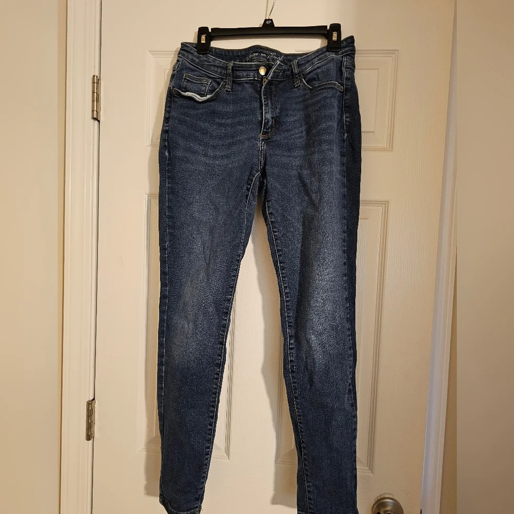 Universal Thread - Picture 2 of 2